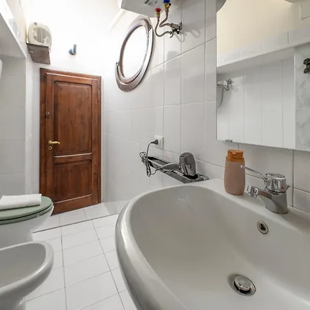 Guesthost - Prestigious In Perugia's Heart *