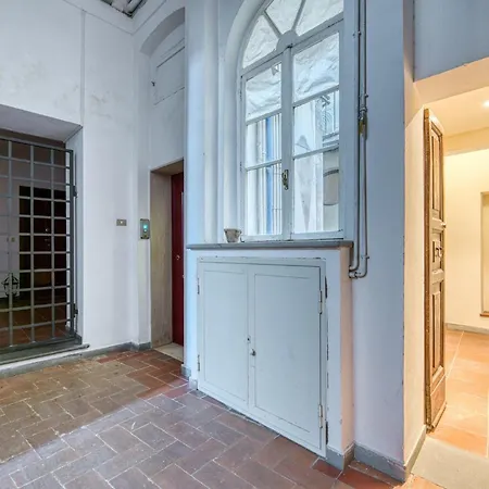 Guesthost - Prestigious In Perugia's Heart *